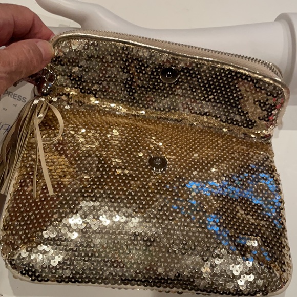 Express gold sequenced wristlet/mini evening bag, perfect for date night! Gold - Picture 4 of 6